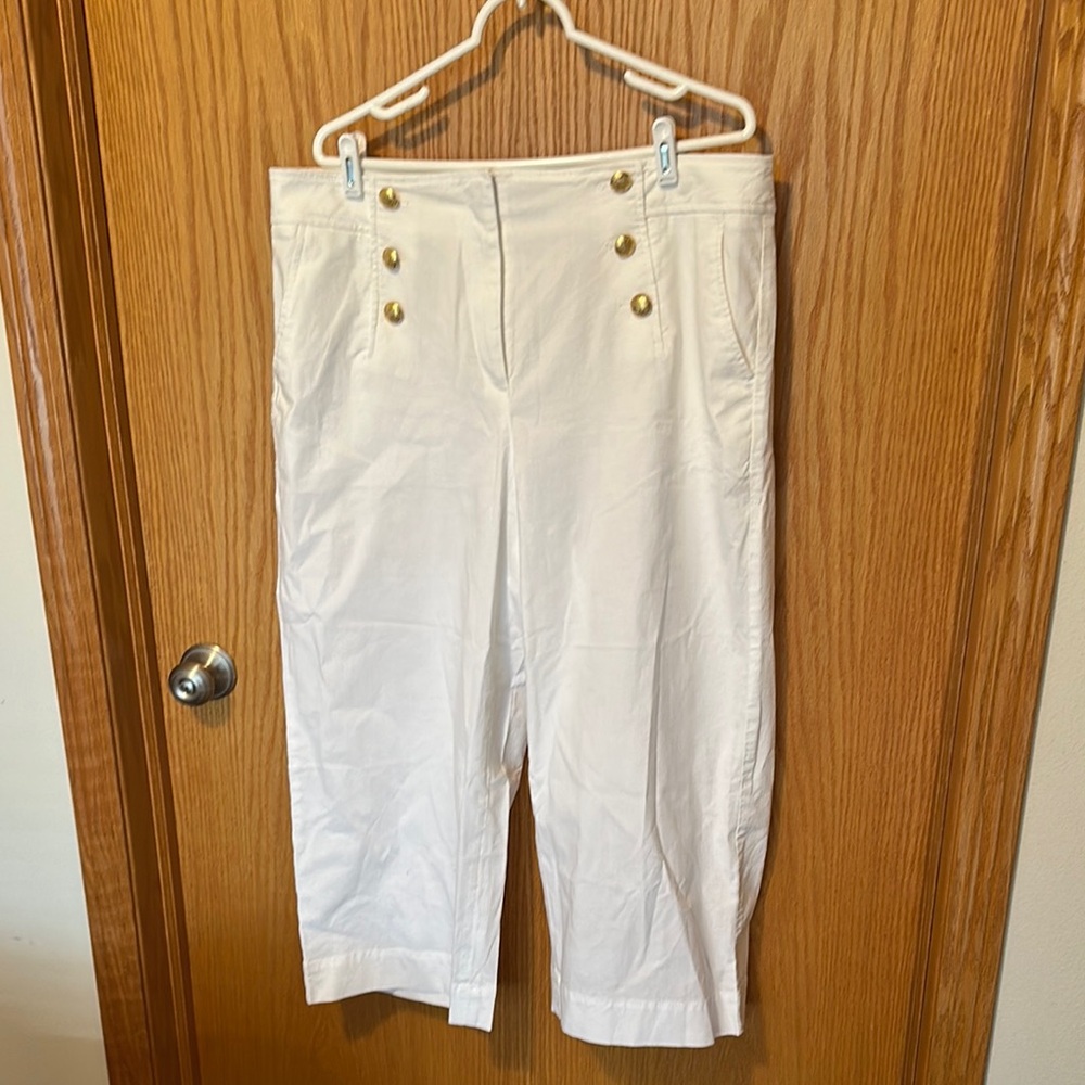 Talbots White Cropped Pants with Gold Buttons